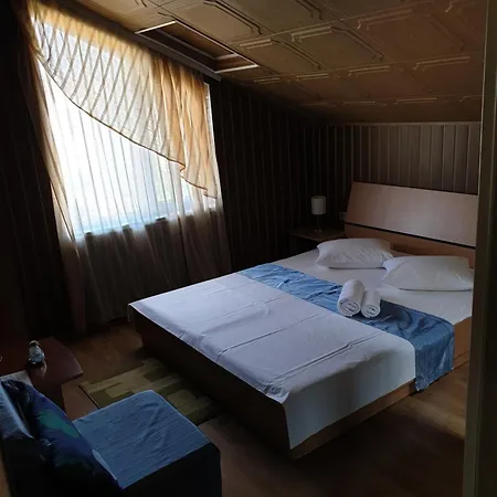 Pensión Emmaia Escape 3*